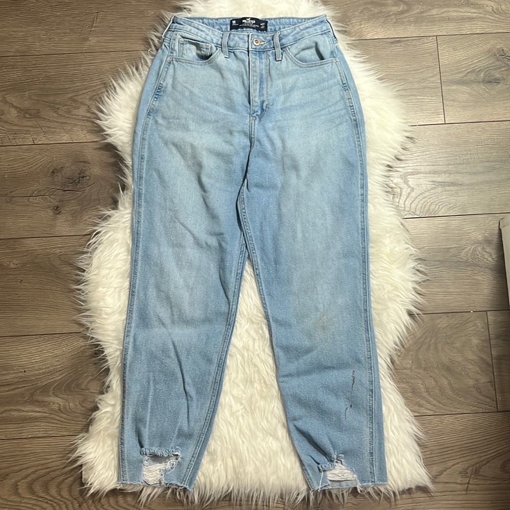 Hollister Curvy Ultra High Rise Mom Jeans Size 5R/27